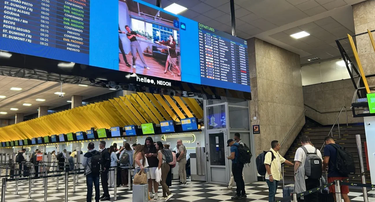 Pane no sistema de comunicação afeta voos em SP e provoca caos