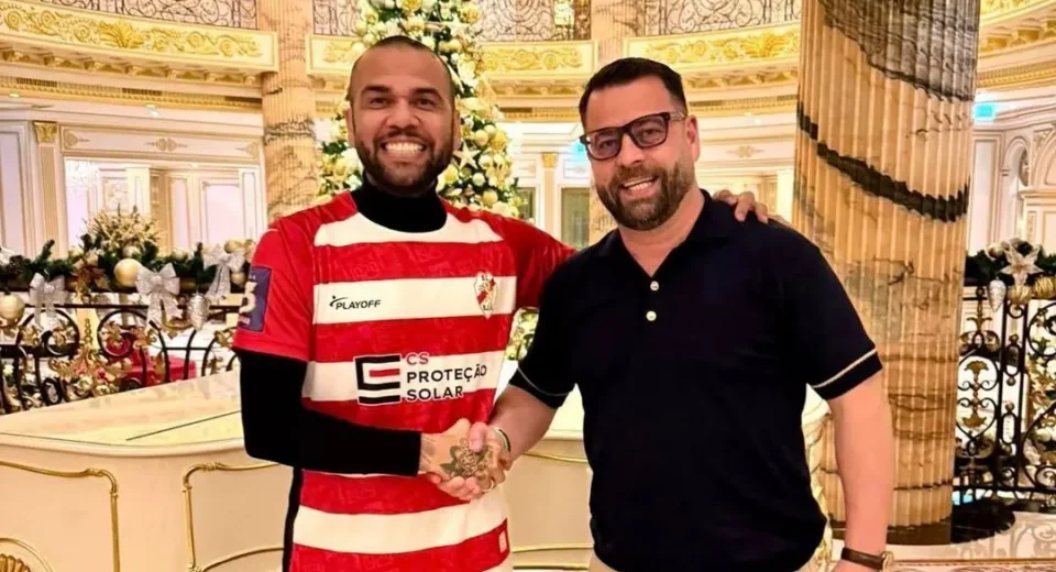 Ex-jogador da Seleção inicia carreira de técnico em clube promissor