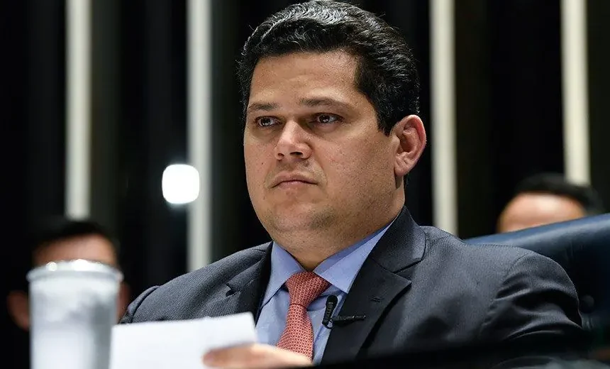 Senado avança com pautas-bomba e 6x1 tem calendário indefinido