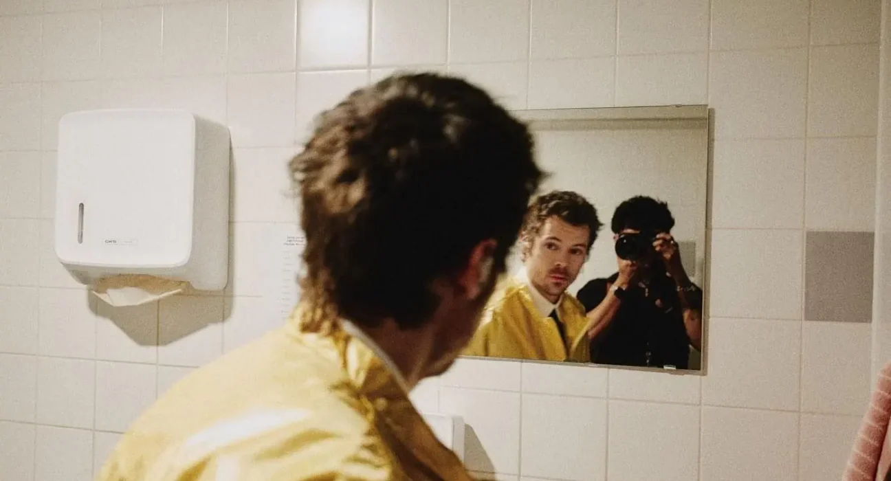 Harry Styles troca letra de música e canta "parabéns" no Brasil