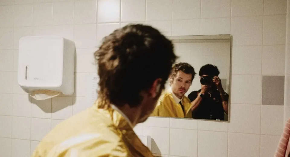 Harry Styles troca letra de música e canta "parabéns" no Brasil