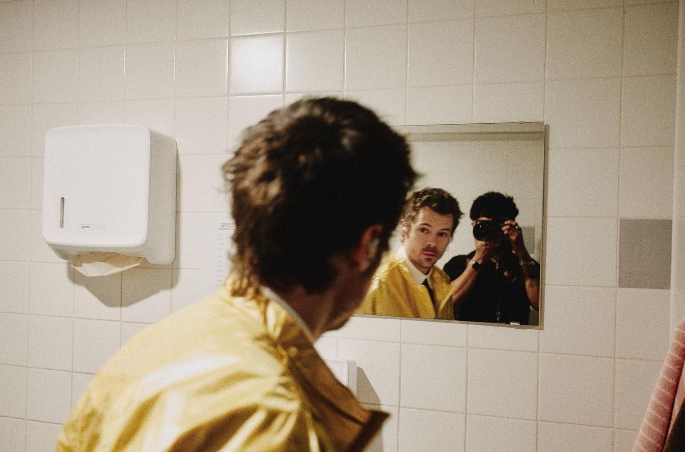 Harry Styles troca letra de música e canta "parabéns" no Brasil