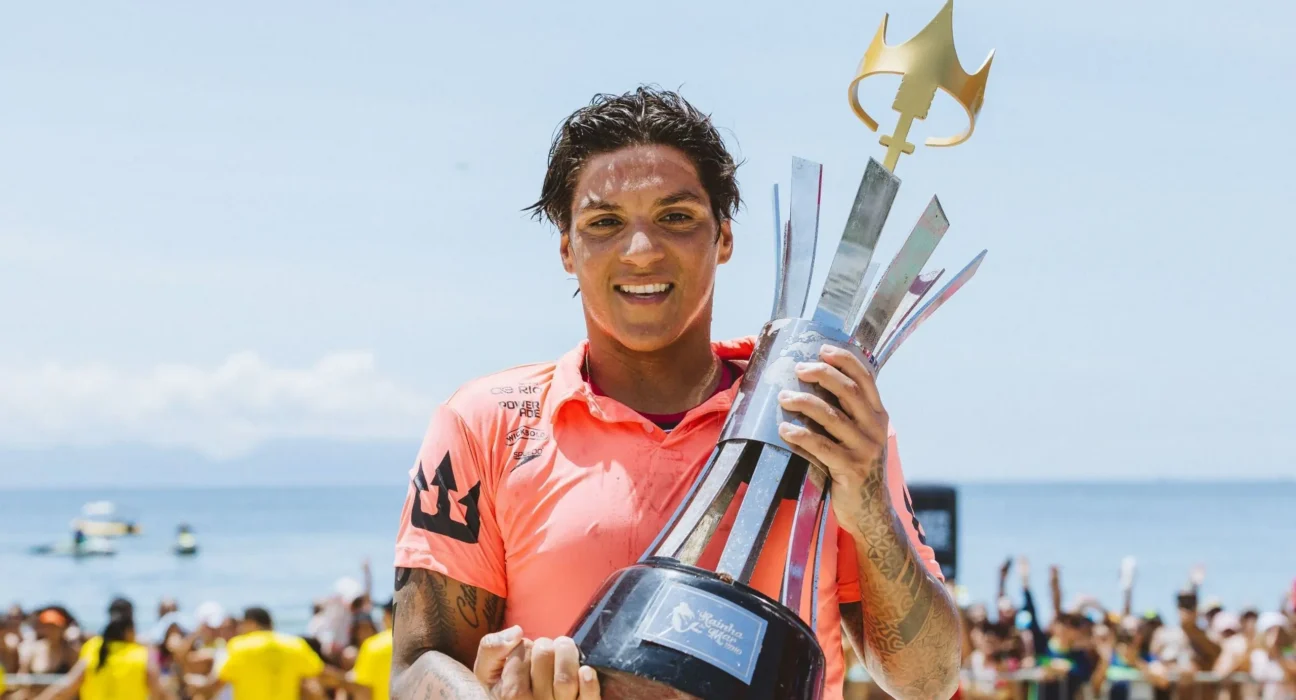 Campeã olímpica, Ana Marcela conquista o Canal da Mancha