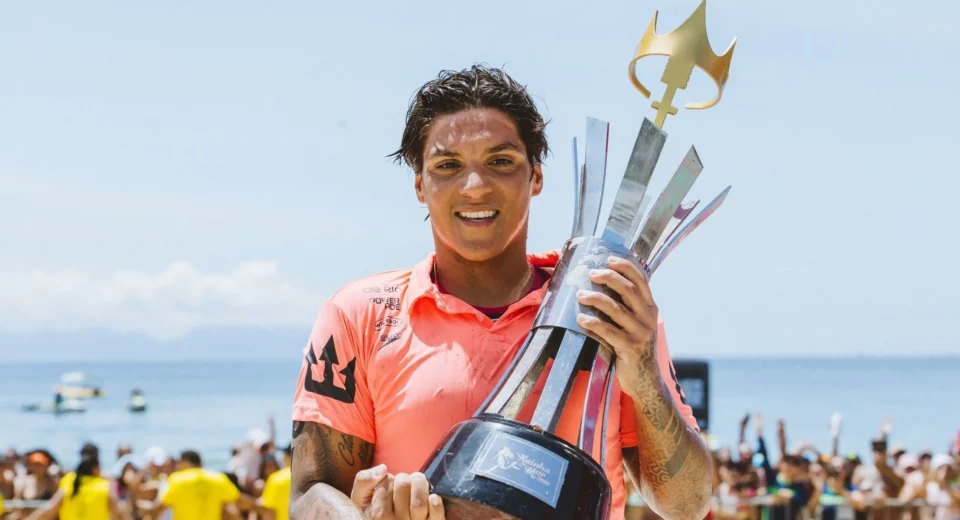 Campeã olímpica, Ana Marcela conquista o Canal da Mancha
