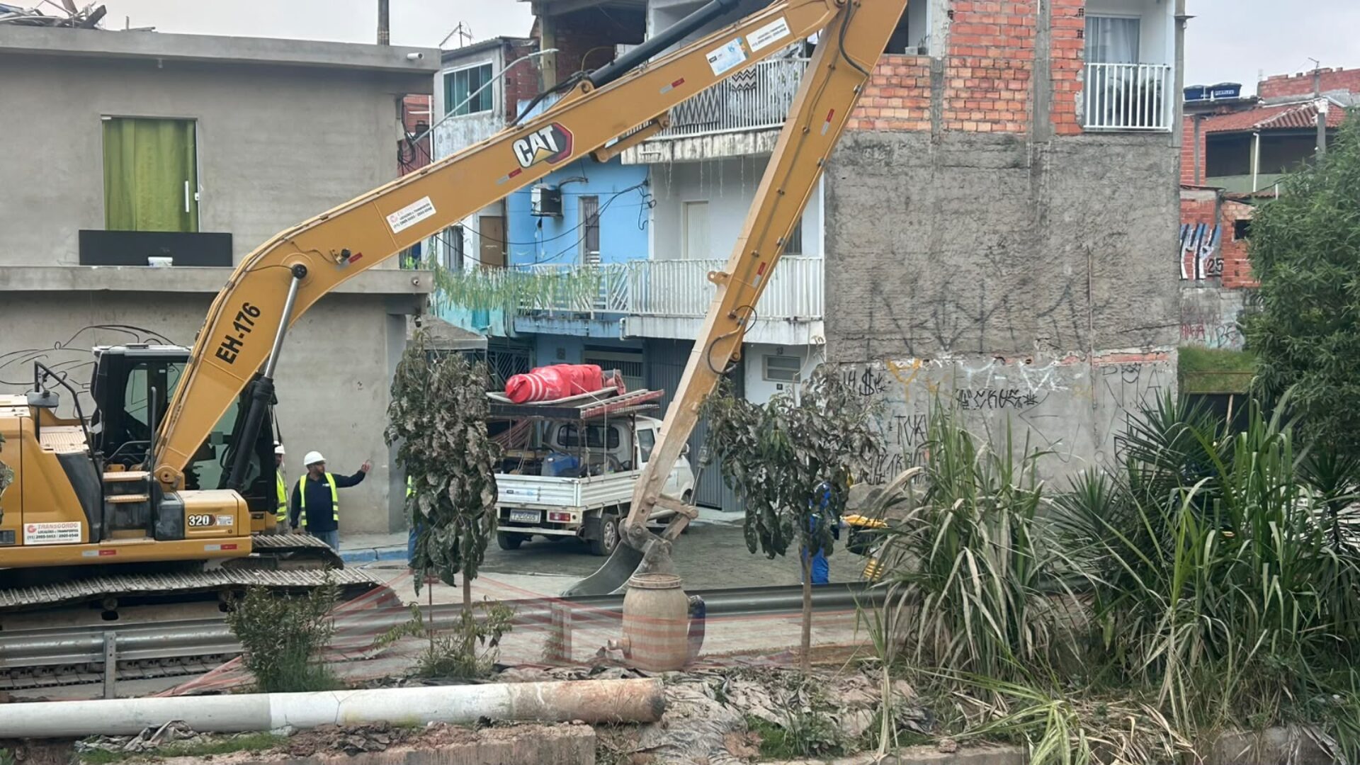 Sabesp fecha cratera em Osasco; imóveis interditados têm solução