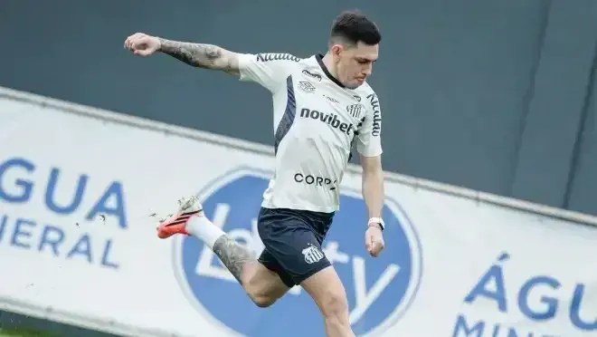 Santos encaminha renovação de contrato com Escobar até 2027