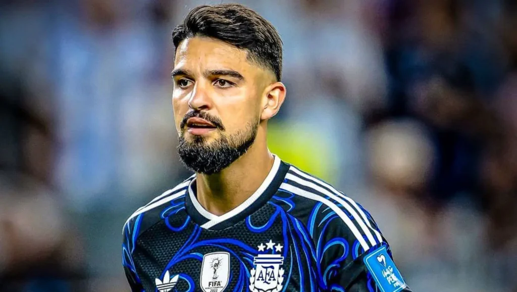 Flaco López é o único jogador do Brasileirão seguindo na Copa