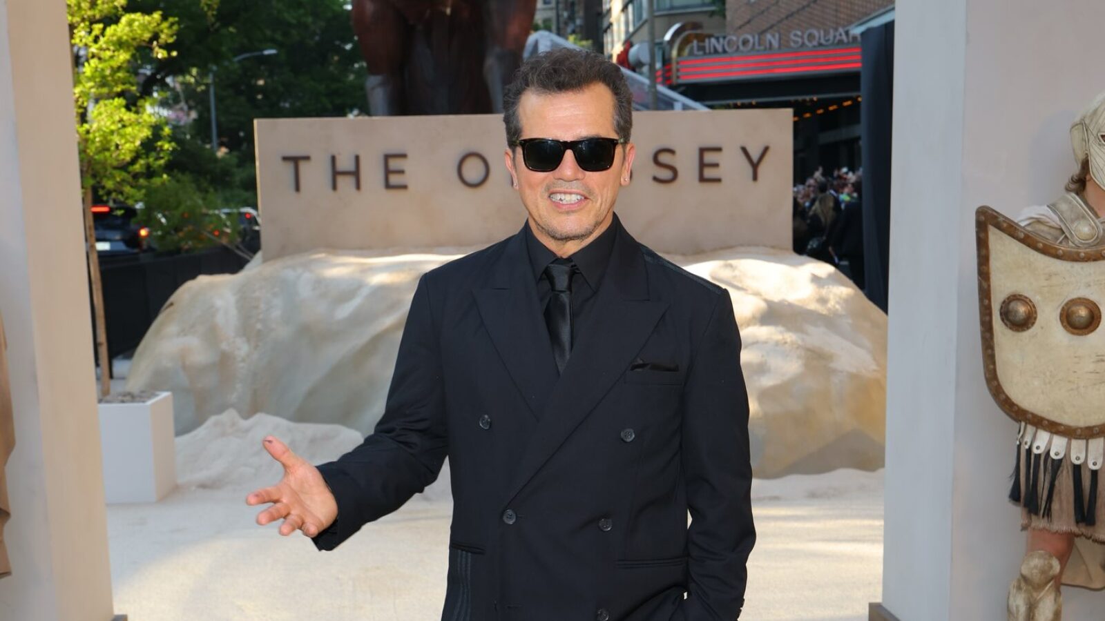 A Odisseia: John Leguizamo se transforma em Eumeu