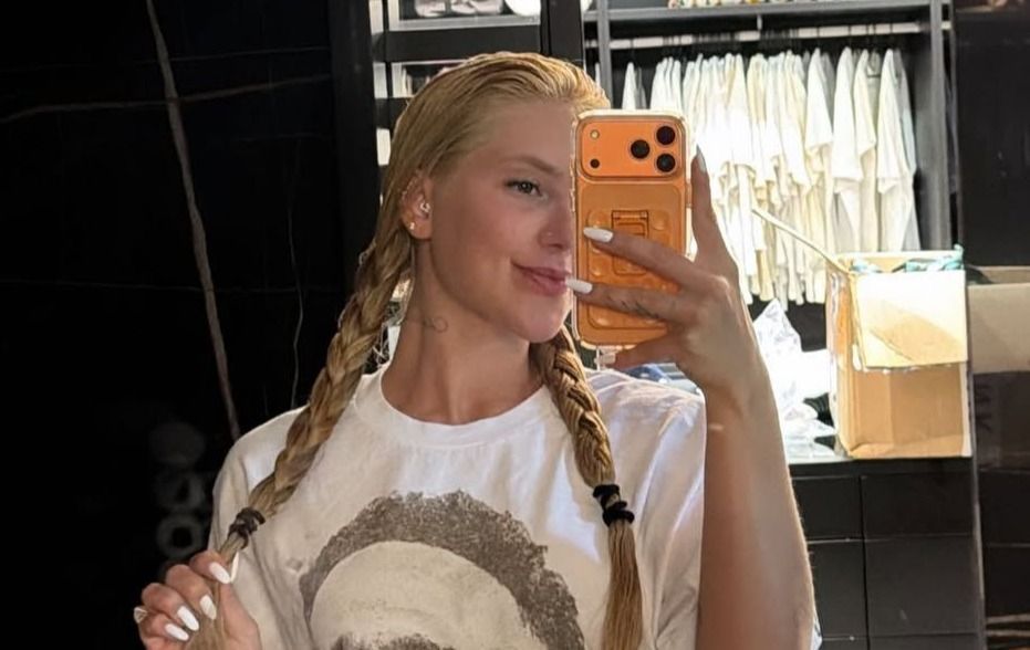 Virginia Fonseca usa camiseta com rosto de Vini Jr. estampado para arrasar