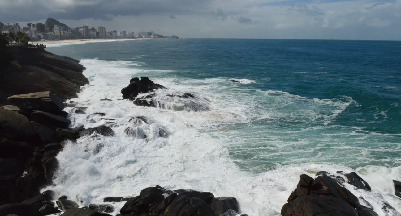 Alerta ciclones: riscos de ressaca para o litoral brasileiro