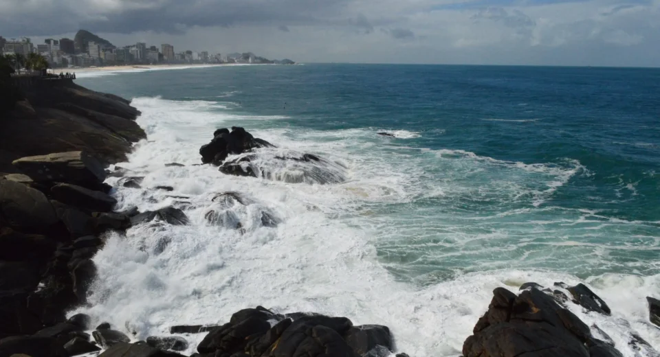 Alerta ciclones: riscos de ressaca para o litoral brasileiro