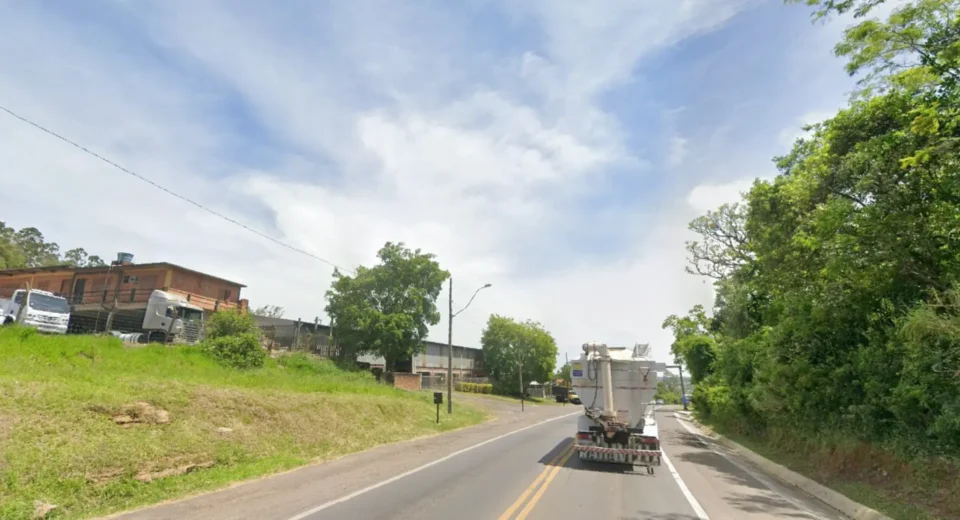 Motociclista morre após queda de árvore em estrada na Grande Porto Alegre
