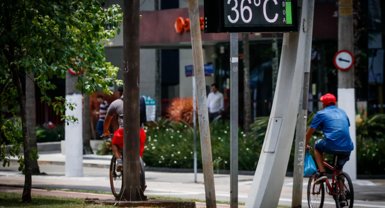 Frente fria derruba temperaturas no Sudeste após calor intenso