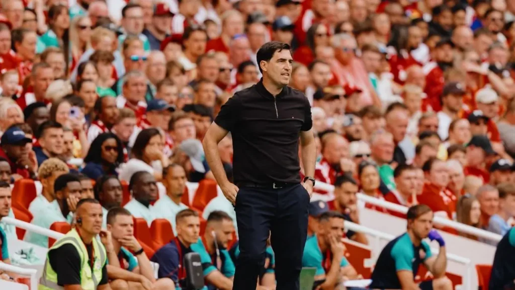 Iraola admite limitações do Liverpool antes da estreia na Premier League