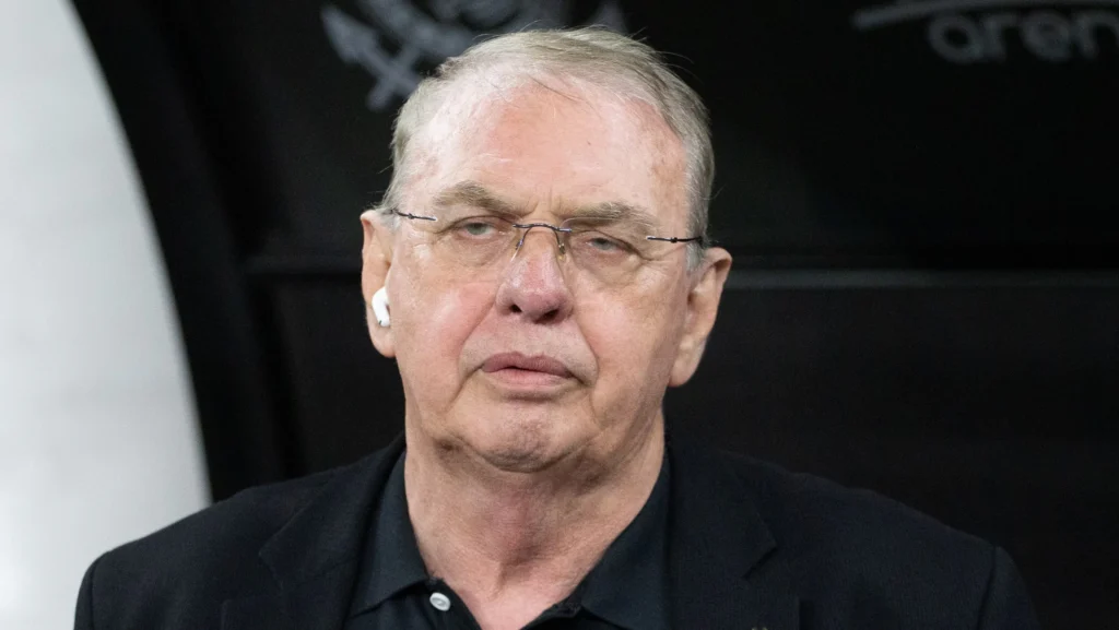 Pressão em Stabile aumenta, e Corinthians mira Memphis como alvo
