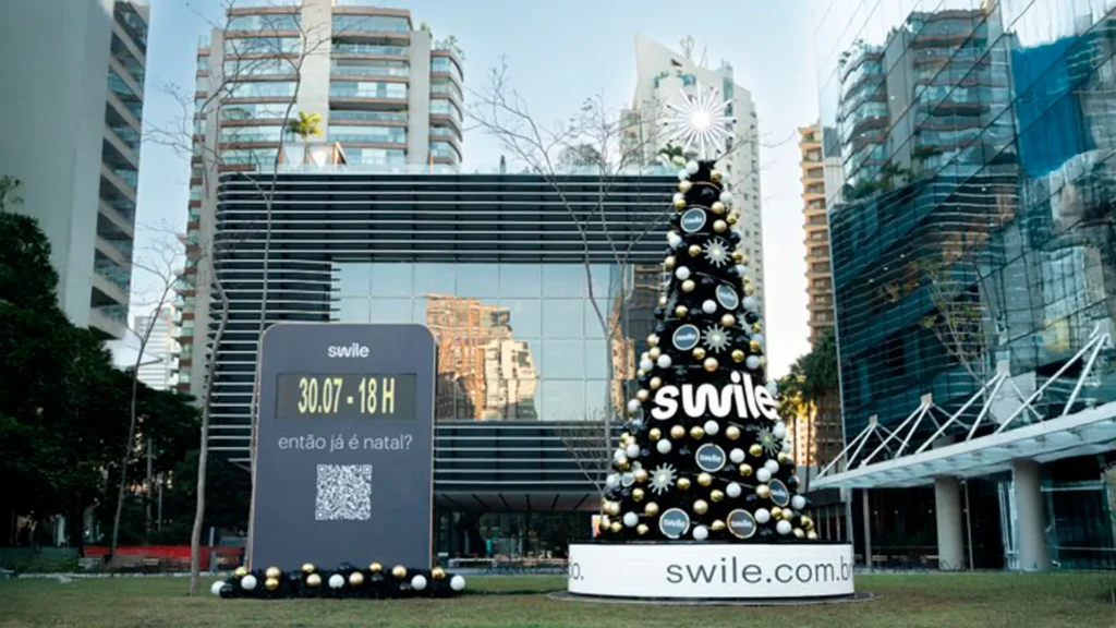 Ação de marketing usa árvore de Natal e destaca benefícios claros