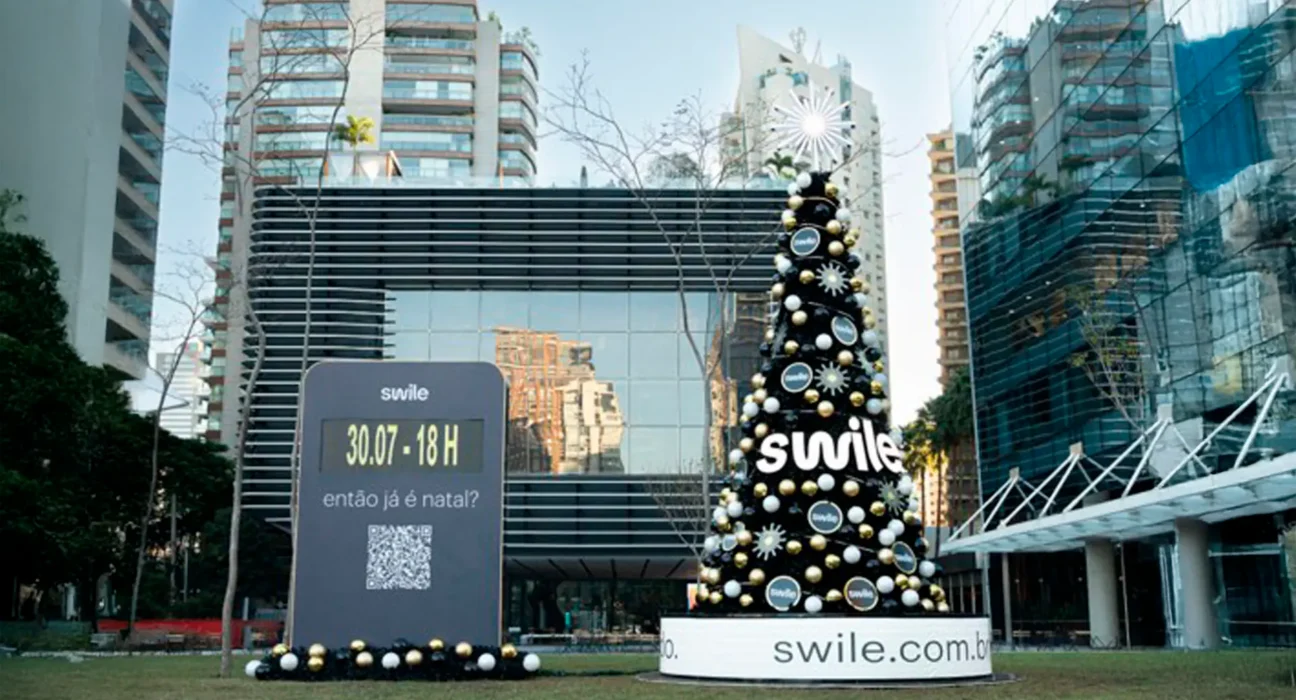 Ação de marketing usa árvore de Natal e destaca benefícios claros
