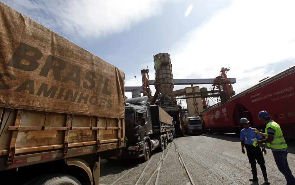 Exportações de milho e soja do Brasil crescem com Arco Norte eficiente