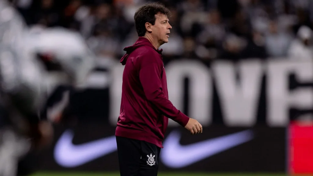 “Machuca muito”: Diniz reflete sobre as derrotas do Corinthians