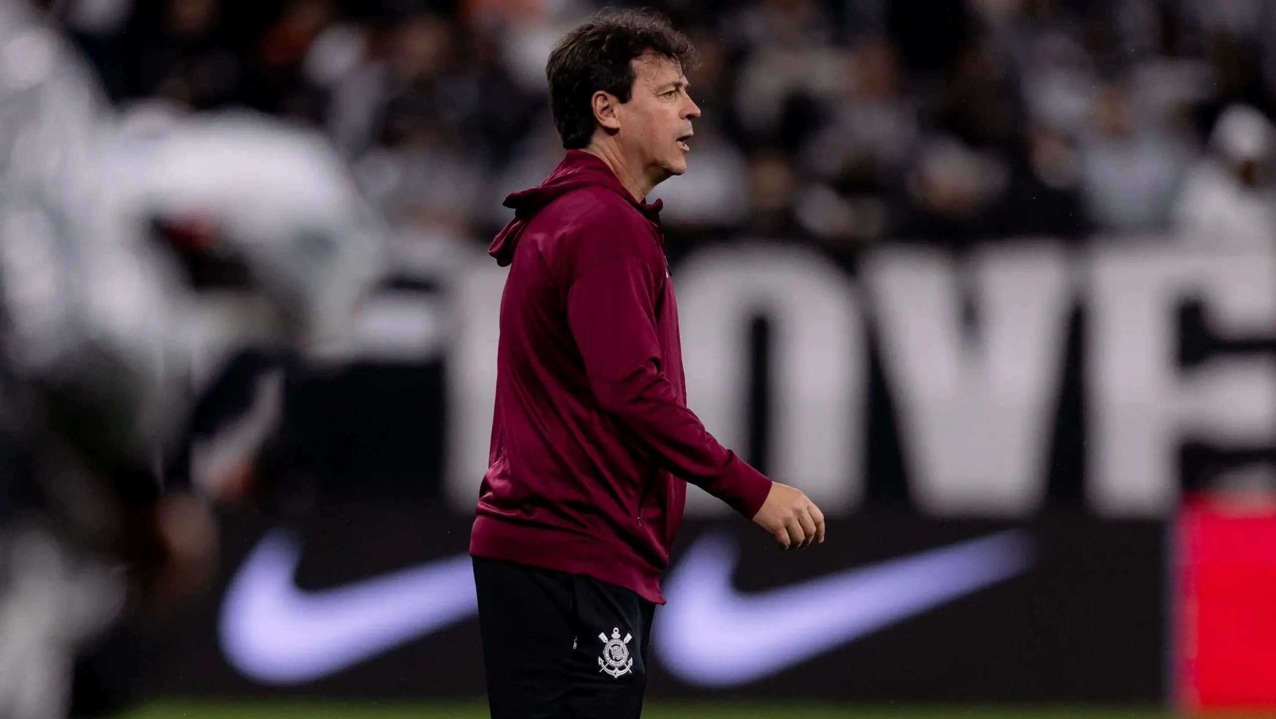 “Machuca muito”: Diniz reflete sobre as derrotas do Corinthians