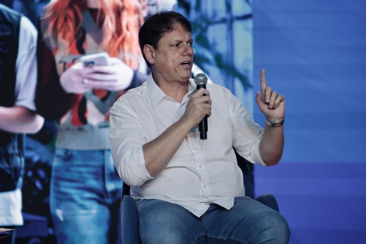 Tarcísio cita Zema e defende união da direita no 1º turno