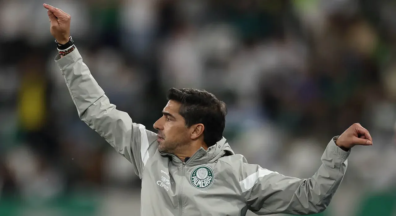 Felipe Melo critica Abel após tropeço: a grandeza do Palmeiras