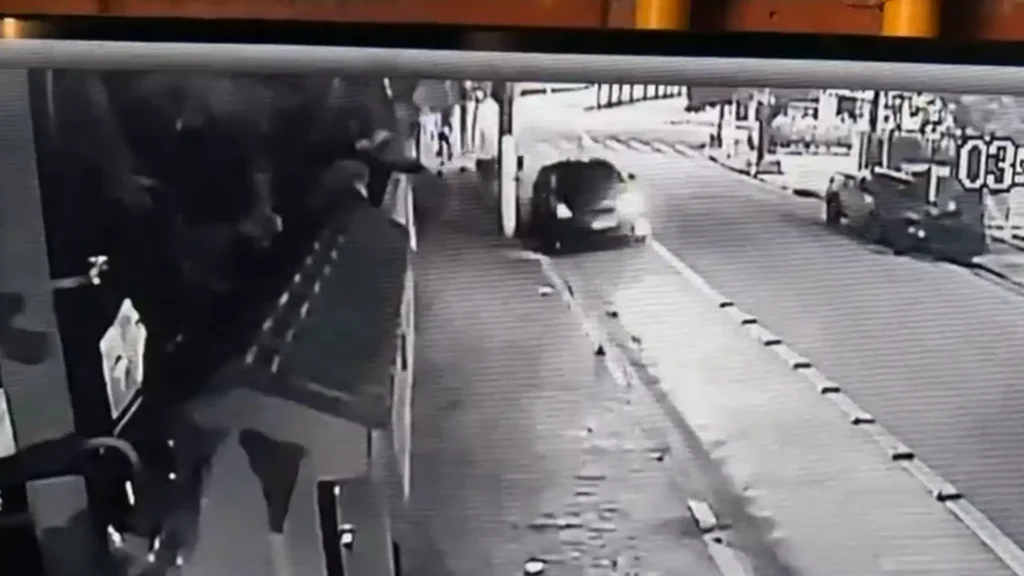 Vídeo mostra suspeitos fugindo após atropelarem ciclista no SP