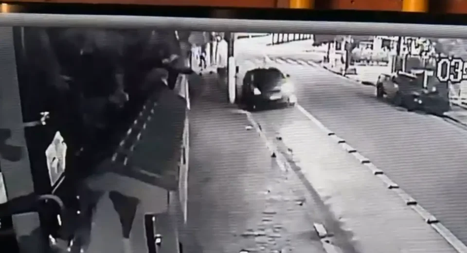 Vídeo mostra suspeitos fugindo após atropelarem ciclista no SP