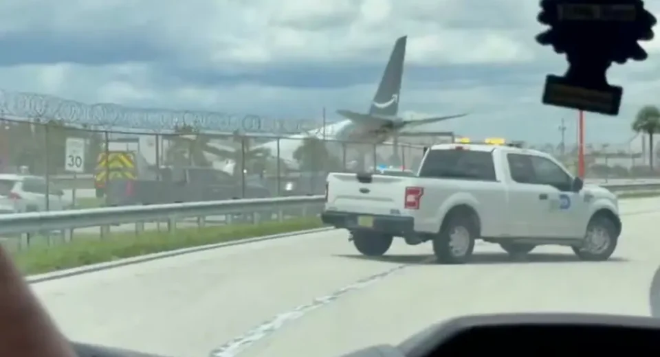 Avião de carga da Amazon ultrapassa pista em Miami sem feridos
