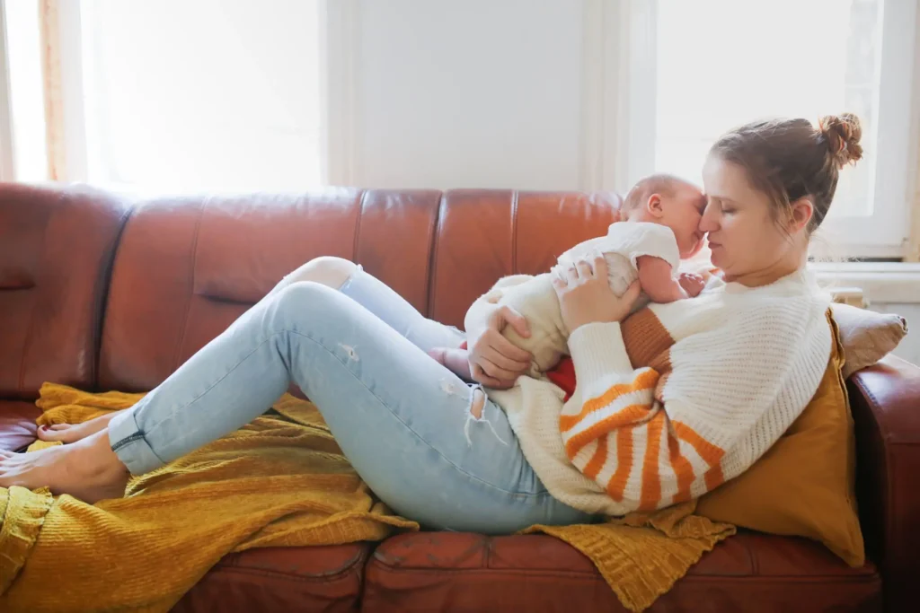 Depois do parto, quem cuida da mãe no puerpério?