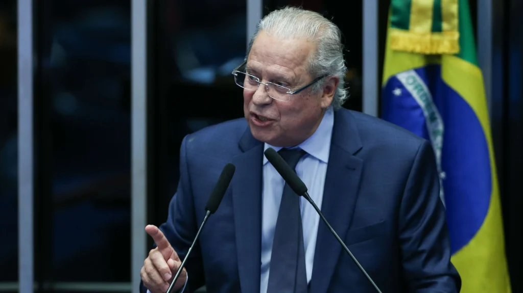José Dirceu anuncia fim de tratamento contra linfoma e celebra saúde