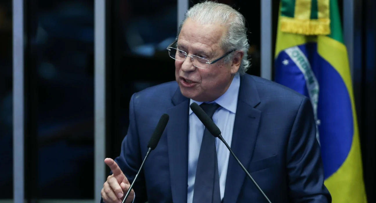 José Dirceu anuncia fim de tratamento contra linfoma e celebra saúde