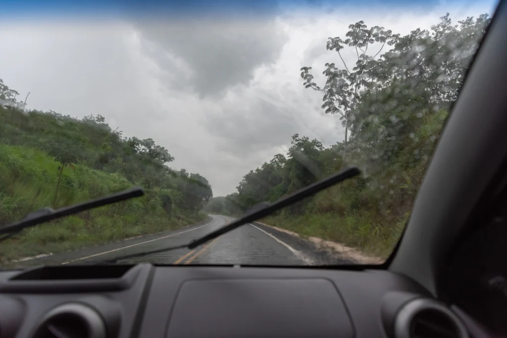 Chuva e mudança de clima: 6 dicas para revisar seu carro