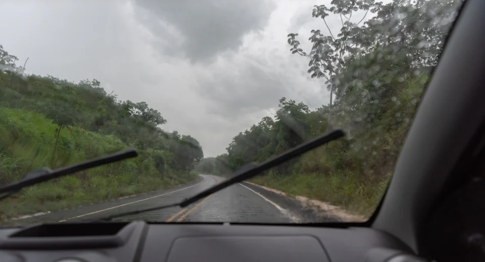 Chuva e mudança de clima: 6 dicas para revisar seu carro