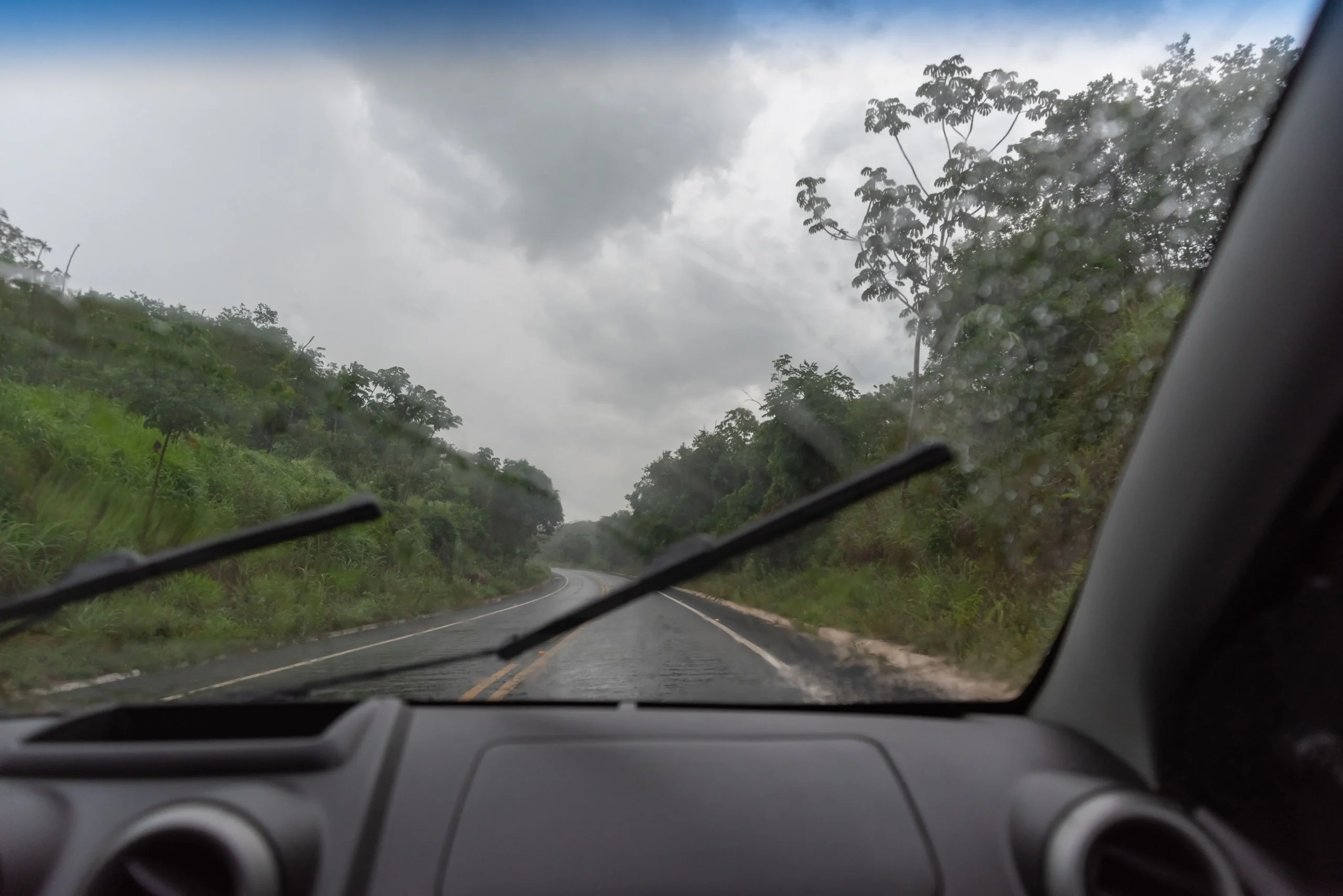 Chuva e mudança de clima: 6 dicas para revisar seu carro