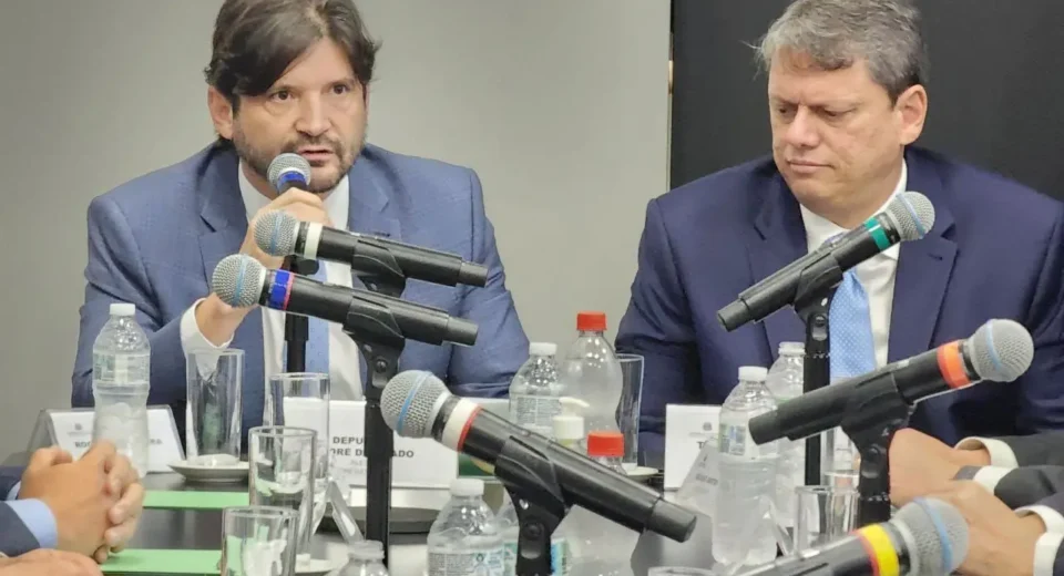 Tarcísio e André do Prado discutem sucessão na Alesp com PL forte