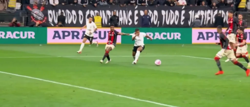 Corinthians reclama de arbitragem contra Vitória: erros não serão aceitos