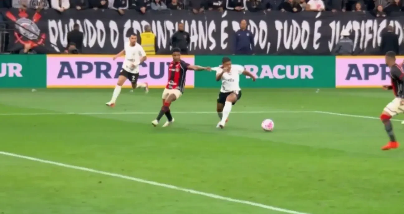 Corinthians reclama de arbitragem contra Vitória: erros não serão aceitos