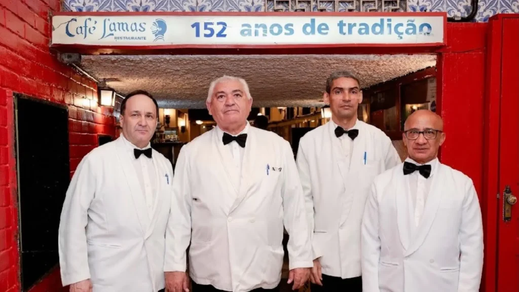 Restaurante mais antigo do Brasil reabre após incêndio e reformas