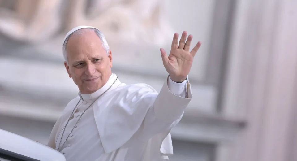 Vaticano: Cardeal celebra missa por recuperação de papa Leão XIV