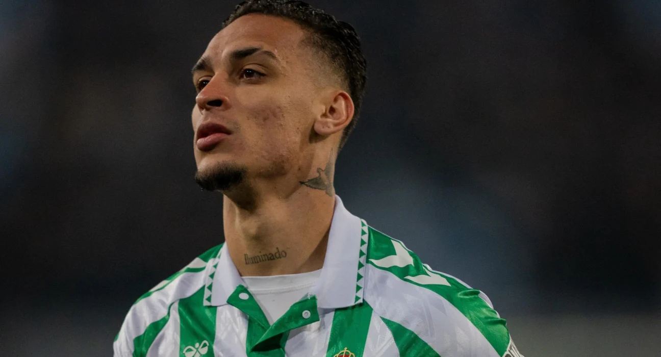 Antony tem casa roubada durante jogo do Betis na Champions: ação imediata