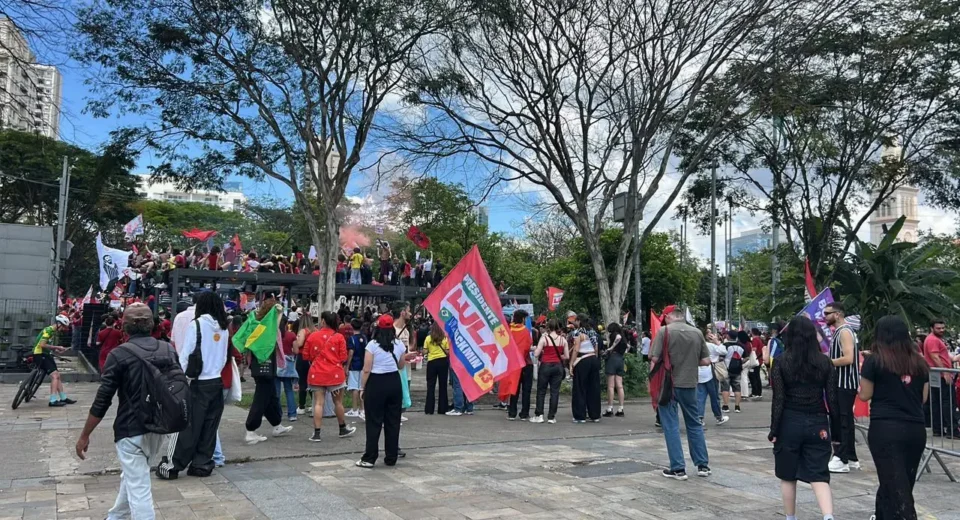 Manifestantes se reúnem em atos pró-Lula para apoiar mudanças