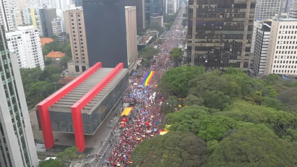 Manifestação na Paulista pede fim da escala 6×1 na saúde