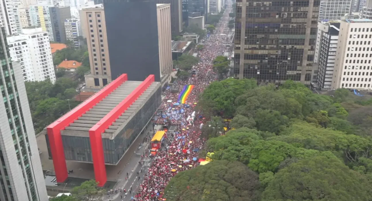 Manifestação na Paulista pede fim da escala 6×1 na saúde