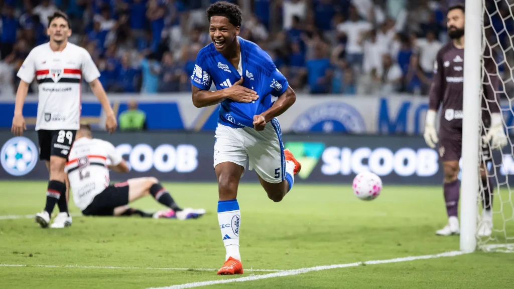 Zé Lucas se adapta ao Cruzeiro e brilha no Brasileirão 2023