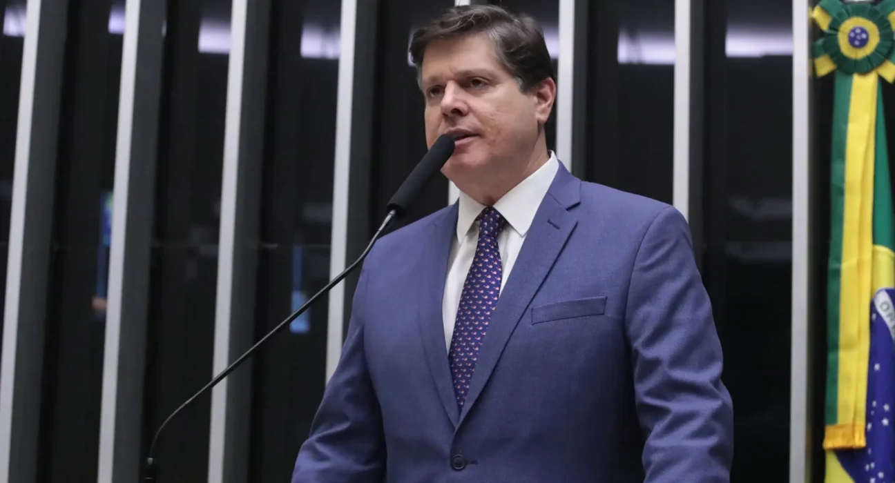 Maioria dos diretórios do MDB anuncia apoio a Flávio no 2º turno